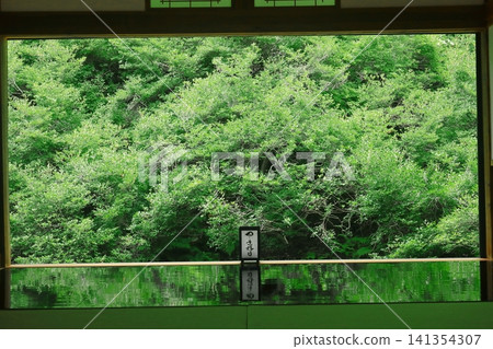 安國寺及綠色吊鐘 安國寺及綠色吊鐘 141354307