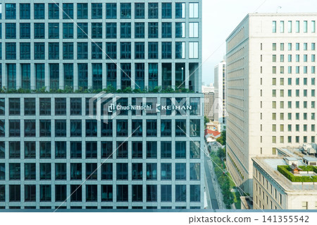 從大阪淀屋橋門塔眺望禦堂筋和中之島(攝於2026年7月) 從大阪淀屋橋門塔眺望禦堂筋和中之島(攝於2026年7月) 141355542