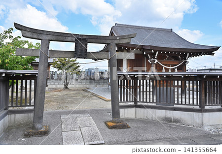 A walk around Iwatsuki: Torii gate of Inakuradama Shrine, main hall of Ogazaki Shinden Inari Shrine A walk around Iwatsuki: Torii gate of Inakuradama Shrine, main hall of Ogazaki Shinden Inari Shrine 141355664
