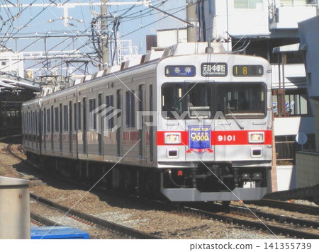 February 10, 2013, Tokyu Toyoko Line, 9000 series 9001F, Jiyugaoka Station February 10, 2013, Tokyu Toyoko Line, 9000 series 9001F, Jiyugaoka Station 141355739
