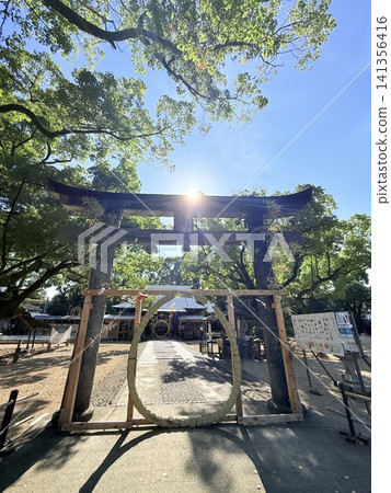 神社牌坊和草環 神社牌坊和草環 141356416