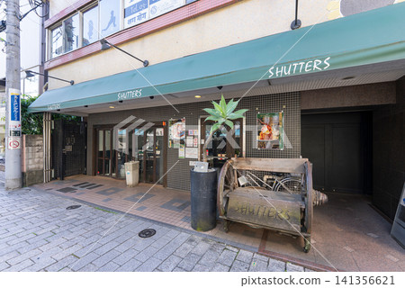 SHUTTERS Jiyugaoka SHUTTERS Jiyugaoka 141356621