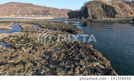 大平川入海口與日本海附近的景色。北海道島卷村。 141356648