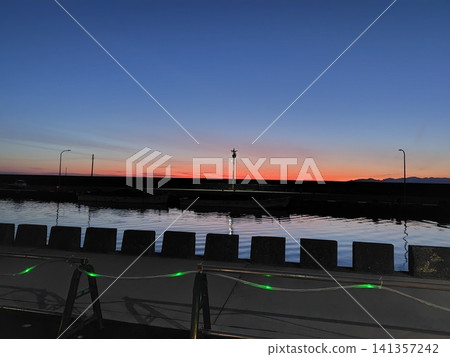 Morning glow of Himi coast 141357242
