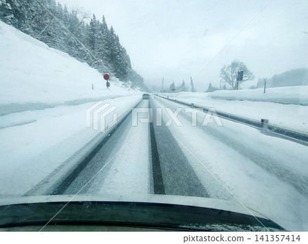 Blizzard causes 50km/h speed limit on winter highways. Blizzard causes 50km/h speed limit on winter highways. 141357414