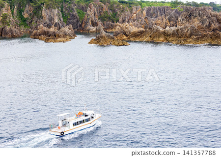 Scenic spots on Sado Island, the scenery of Senkaku Bay and sightseeing boats Scenic spots on Sado Island, the scenery of Senkaku Bay and sightseeing boats 141357788