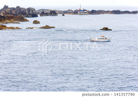 Scenic spots on Sado Island, the scenery of Senkaku Bay and sightseeing boats Scenic spots on Sado Island, the scenery of Senkaku Bay and sightseeing boats 141357790