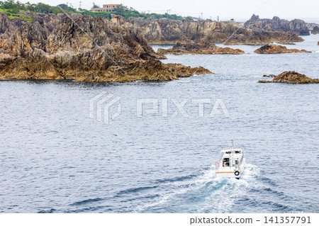 Scenic spots on Sado Island, the scenery of Senkaku Bay and sightseeing boats Scenic spots on Sado Island, the scenery of Senkaku Bay and sightseeing boats 141357791