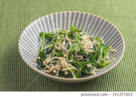 菠菜金針菇沙拉佐芝麻醬 菠菜金針菇沙拉佐芝麻醬 141357801