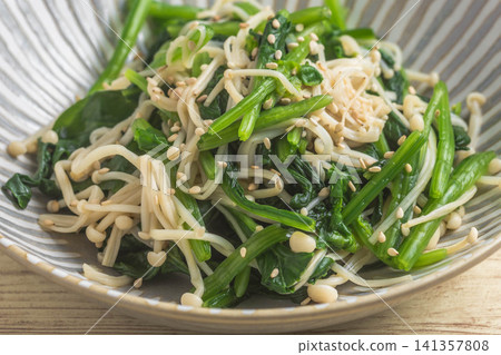 Spinach and enoki mushroom salad with sesame dressing Spinach and enoki mushroom salad with sesame dressing 141357808
