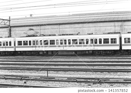 Odakyu Railway, Series 2400 intermediate motor car, body length 18.8m, total length 19.3m, Ohno Depot, May 1, 1982 Odakyu Railway, Series 2400 intermediate motor car, body length 18.8m, total length 19.3m, Ohno Depot, May 1, 1982 141357852