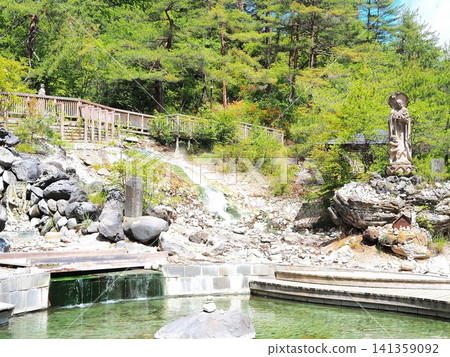 A scene from the footbath at Nishinokawara Park in Gunma Prefecture, May. A scene from the footbath at Nishinokawara Park in Gunma Prefecture, May. 141359092