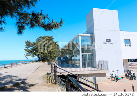 Beautiful coastal scenery of the Jade Coast on the Toyama Prefecture side. Beautiful coastal scenery of the Jade Coast on the Toyama Prefecture side. 141360178