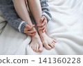 A woman feeling tired in her feet 141360228