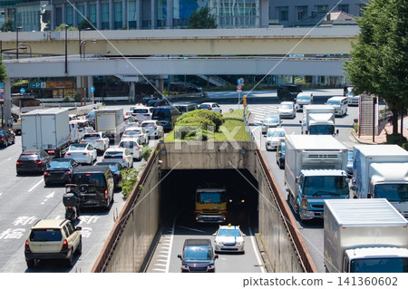 Traffic on Showa Street around Higashi-Ginza [City Image] 141360602