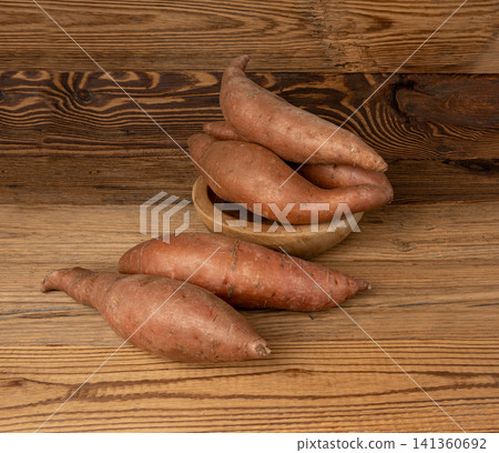 Raw sweet potato, red sweetpotato tubers Raw sweet potato, red sweetpotato tubers 141360692
