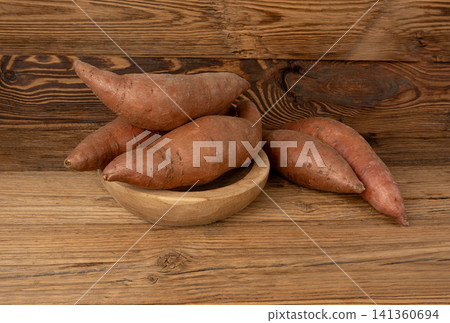 Raw sweet potato, red sweetpotato tubers Raw sweet potato, red sweetpotato tubers 141360694