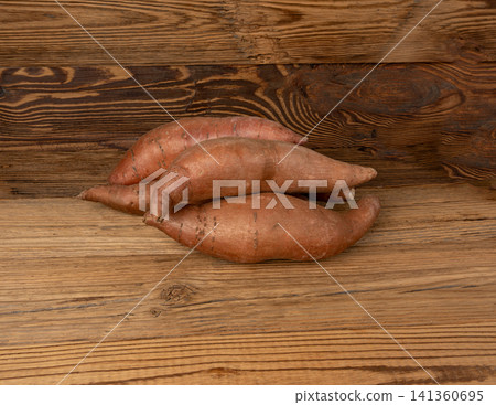Raw sweet potato, red sweetpotato tubers Raw sweet potato, red sweetpotato tubers 141360695
