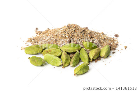 Cardamom Seeds Isolated, Cardamon, Dry Kardamon Fruits, Cardamum Spice, Cardamomum Cardamom Seeds Isolated, Cardamon, Dry Kardamon Fruits, Cardamum Spice, Cardamomum 141361518
