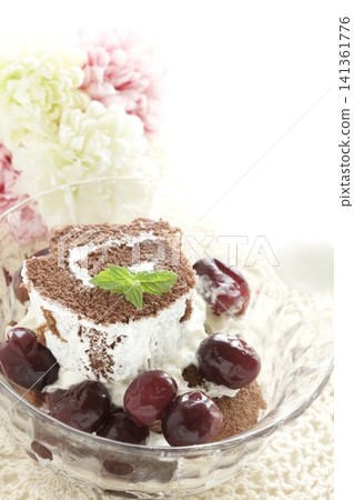 Roll cake topped with frozen grapes Roll cake topped with frozen grapes 141361776