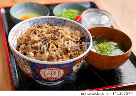 牛肉飯 141362574