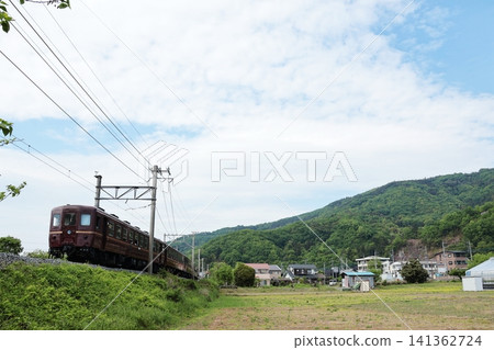 The Chichibu Railway's SL Paleo Express speeds away near Wadō-Kuroya Station. 141362724