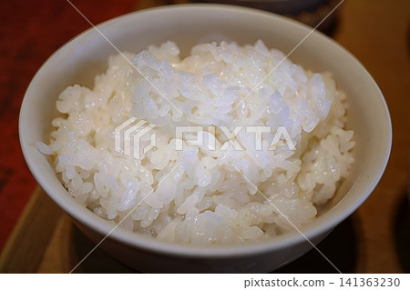 在京都傳統爐灶中烹調的晶瑩米飯。 141363230
