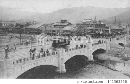 老照片,1913-1918 年,京都四座大橋(1913 年建成時為拱橋)。 老照片,1913-1918 年,京都四座大橋(1913 年建成時為拱橋)。 141363236