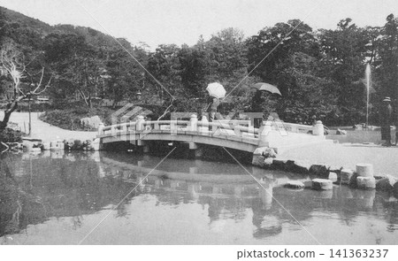 老照片,1912-1918 年,京都圓山公園(建於 1912 年的日式漫步花園,內有池塘)。 老照片,1912-1918 年,京都圓山公園(建於 1912 年的日式漫步花園,內有池塘)。 141363237