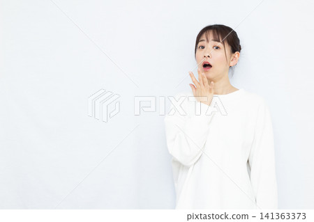 驚訝又驚訝的女人 141363373
