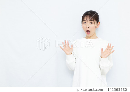 驚訝又驚訝的女人 141363380