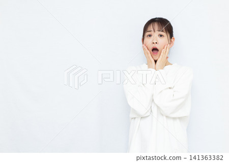 驚訝又驚訝的女人 141363382