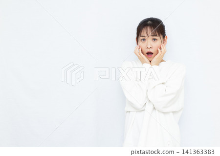 驚訝又驚訝的女人 141363383