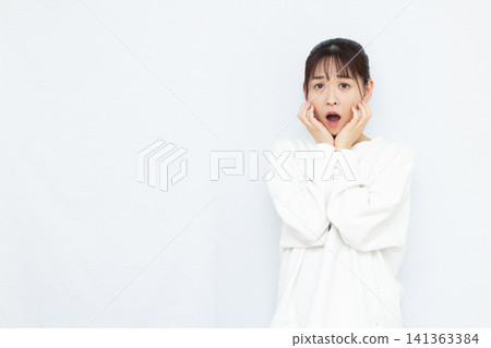 驚訝又驚訝的女人 141363384