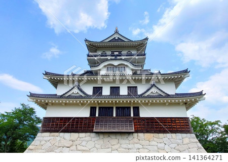 The keep of Kawara Castle stands out against the blue sky in Tottori City, Tottori Prefecture. The keep of Kawara Castle stands out against the blue sky in Tottori City, Tottori Prefecture. 141364271