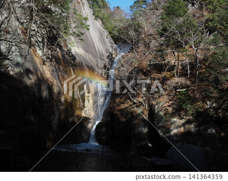 Shosenkyo Gorge in late November (Kofu City, Yamanashi Prefecture) 141364359
