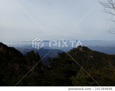 三月初的金峰山(山梨縣甲府市和北斗市) 三月初的金峰山(山梨縣甲府市和北斗市) 141364698