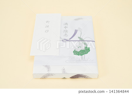 佛教追思儀式的禮品和賀卡。 佛教追思儀式的禮品和賀卡。 141364844