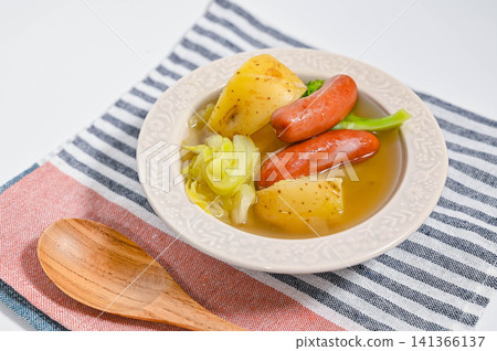Warm Pot-au-feu Warm Pot-au-feu 141366137