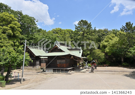A Walk Through Iwatsuki: Tsurikami Shinmei Shrine - Worship Hall and Main Sanctuary A Walk Through Iwatsuki: Tsurikami Shinmei Shrine - Worship Hall and Main Sanctuary 141366243