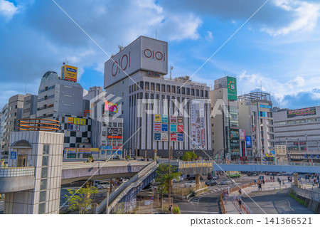 上野站前行人平台及上野丸井百貨公司全景 [東京都台東區上野市] 141366521