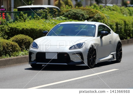 白色國產跑車 141366988