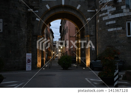 The entrance to the fortified city of Lucca The entrance to the fortified city of Lucca 141367128
