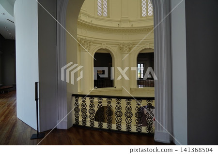 Elegant Classical Architecture in Singaporean Building Elegant Classical Architecture in Singaporean Building 141368504