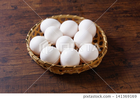 Fresh chicken eggs (ingredients) Fresh chicken eggs (ingredients) 141369169