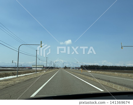 從火車車窗望出去的帶廣景色。 從火車車窗望出去的帶廣景色。 141369674