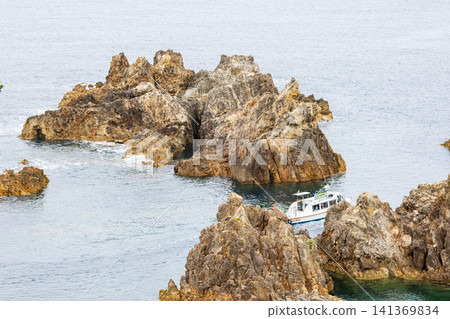 Scenic spots in Sado, the scenery of Senkaku Bay and sightseeing boats Scenic spots in Sado, the scenery of Senkaku Bay and sightseeing boats 141369834
