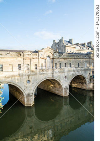 Historic honey-colored stone buildings and stone bridges: The cityscape of Bath, a UNESCO World Heritage Site in the UK. Historic honey-colored stone buildings and stone bridges: The cityscape of Bath, a UNESCO World Heritage Site in the UK. 141370063