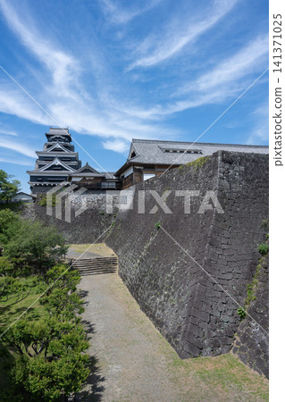 Kumamoto Castle keep under a clear blue sky, Kumamoto Prefecture Kumamoto Castle keep under a clear blue sky, Kumamoto Prefecture 141371025