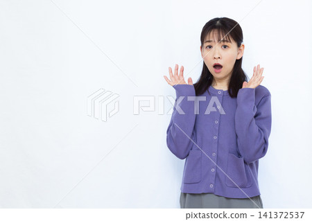 驚訝又驚訝的女人 141372537